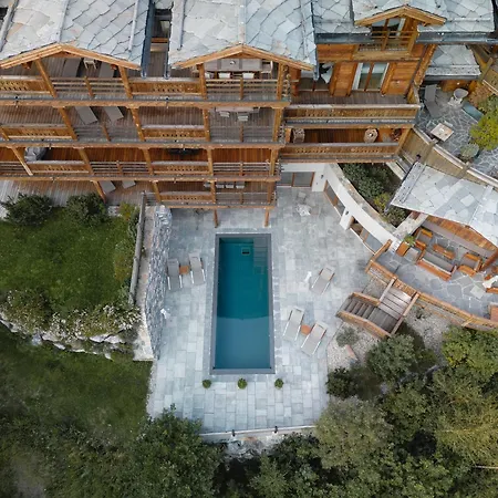 Szálloda Lecrans 5*